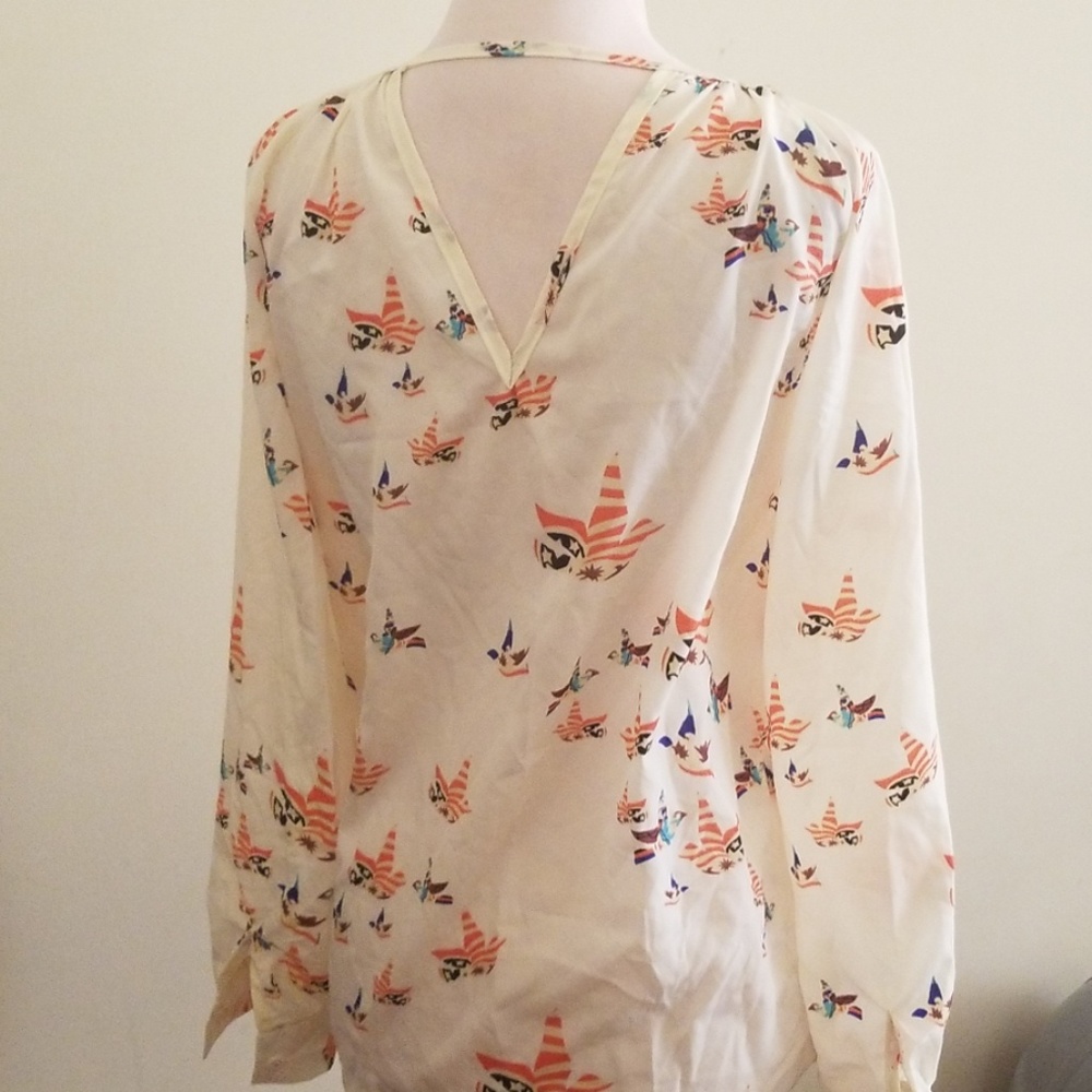 Beautiful blouse - Picture 2 of 3
